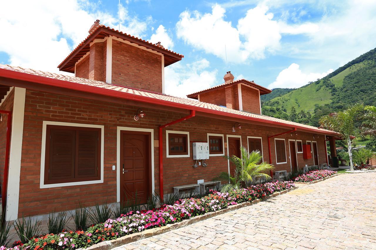 Aldeia Manacas * Sao Bento do Sapucai